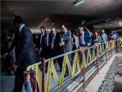 صور| وزير الخارجية الفرنسي يتجول بمحطة مترو مصر الجديدة