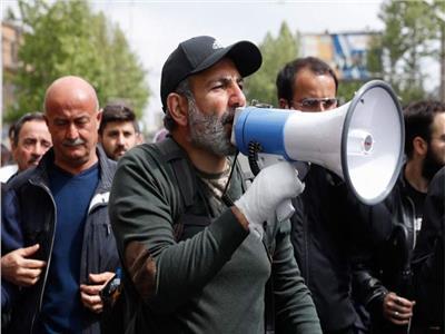 زعيم المعارضة في أرمينيا يدعو لعصيان مدني
