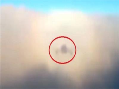 فيديو| طائرة سعودية تصطدم بجسم مرعب فوق السحاب