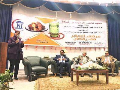 معهد ناصر يوزع ٣٥ جهاز سكر على المرضى بمناسبة شهر رمضان