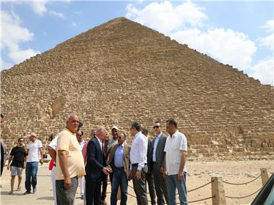 صور| وزير الآثار يتفقد الإجراءات الأمنية لمشروع تطوير الأهرامات