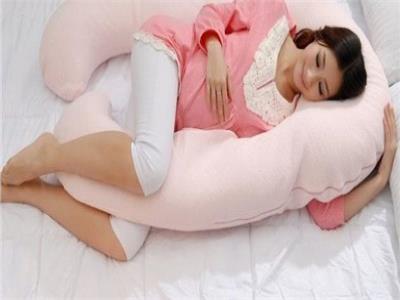 ما هو وضع النوم الصحيح والمريح أثناء الحمل؟