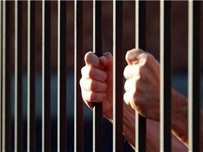 تجديد حبس 4 متهمين لتقديم رشوة لأمين شرطة بالمطار 45 يومًا
