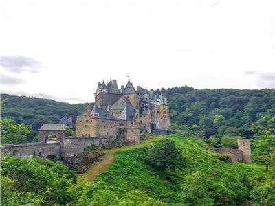 « قلعة ألتس» من القرون الوسطى تتحول إلى مزار سياحي عالمي