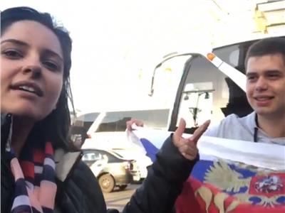 بالفيديو| إعلامية مصرية تعلم مواطنا روسيا اللغة العربية