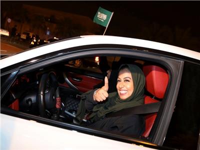 تعرف على رأي هيئة كبار العلماء في قيادة المرأة للسيارات بالسعودية