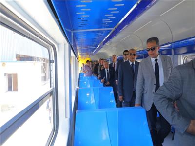 صور| عرفات يشهد الانتهاء من تأهيل أول عربة قطار ضمن عقد 200 عربة