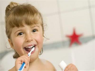 للأمهات| كيف تعلمي أولادك الطريقة الصحيحة لاستخدام فرشاة الأسنان؟