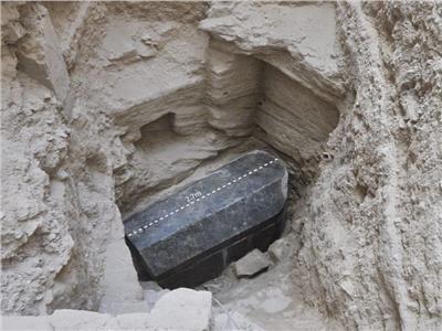 «سائل أحمر» و«روائح نفاذة» أول مستخرجات تابوت الإسكندرية الأثري