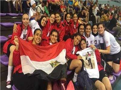 ناشئات المنتخب المصري لليد يتوجن بالميدالية الذهبية للألعاب الأفريقية