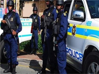 شرطة جنوب أفريقيا تخلي مركزًا تجاريًا بعد تهديد بقنبلة