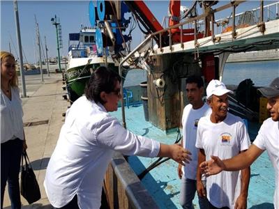 سفارة مصر بقبرص تستقبل الصيادين المحتجزين بعد إطلاق سراحهم