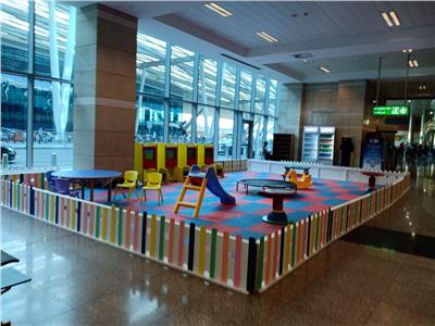 المطار يُخصص منطقة للأطفال داخل صالة الوصول 