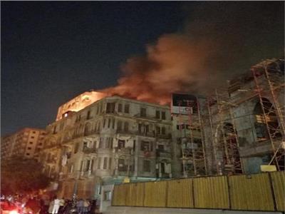 ننشر الصور الأولى لحريق عمارة شارع القصر العيني 