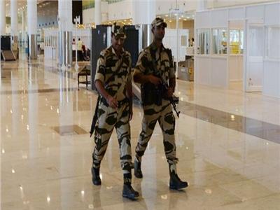 الحكومة الهندية تمنع ضباط الأمن في المطار من «الضحك»