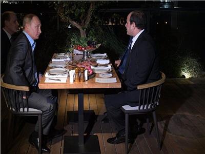 فيديو| بوتين يفاجئ الجميع بسؤاله لمواطنين روس عن مصر أمام السيسي