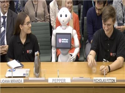شاهد.. «استجواب روبوت» أمام مجلس العموم في بريطانيا