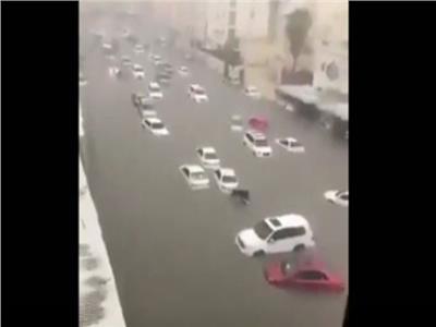 «غرق الدوحة» يشعل مواقع التواصل.. وقطريون: النظام انشغل بدعم الإرهابيين فغرقت الدولة
