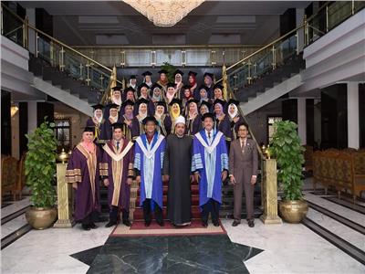 صور| جامعة الأزهر تحتفل بتخريج دفعة من السفيرات الماليزيات بطب الأسنان
