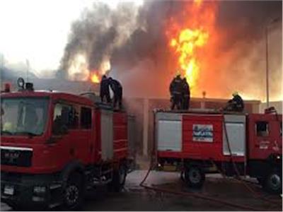 السيطرة علي حريق مصنع أثاث في حي السلام أول دون إصابات