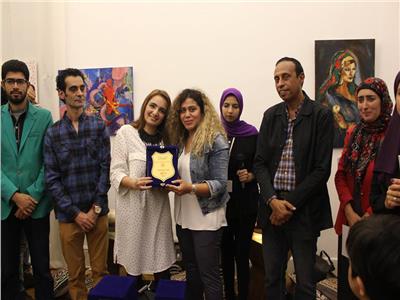سها قاسم تفوز بجائزة ملتقى لمسات الدولي للفنون التشكيلية