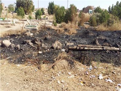 الآثار: النيران لم تطل المباني الأثرية بحريق الجبانة الفاطمية في أسوان