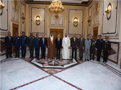 «العصار» يستقبل وزير الدفاع الإماراتي على هامش فعاليات EDEX-2018