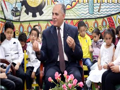 وزير الري يلتقي طلاب المدارس في المحاور الصغير