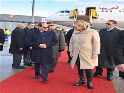 صور| شاهد لحظة استقبال النمساويين والجالية المصرية الرئيس السيسي