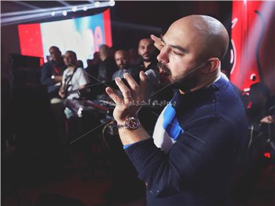 صور| محمود العسيلي يُحيي حفلا غنائيا ضخما بالقرية الذكية