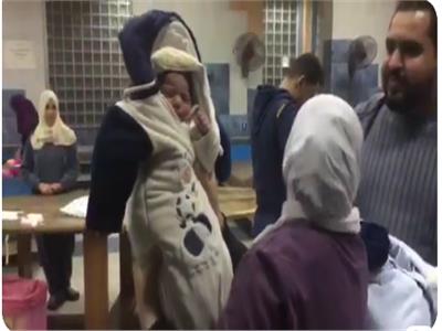 فيديو| آخر مولودة في مصر عام 2018.. «خديجة» من سيراليون