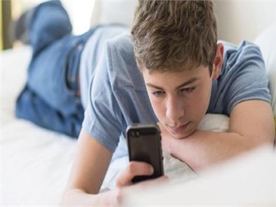  تطبيق محمول  يراقب مستويات الاكتئاب والقلق لدى المراهقين 