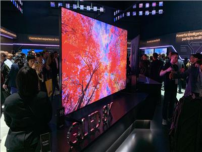 «سامسونج» تكشف عن شاشة ضخمة بحجم 98 بوصة