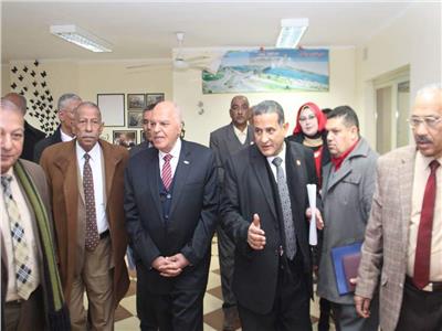 «نقيب المعلمين» يصل محافظة المنيا ويتفقد مبنى النقابة الفرعية