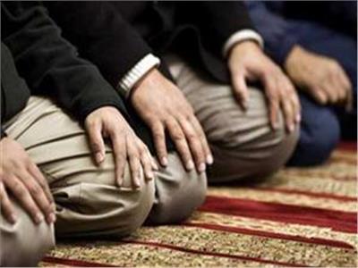 ماذا تفعل إن لم تتمكن من «جلوس التشهُد» أثناء الصلاة؟