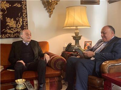 وزير الخارجية يلتقي نظيره العراقي على هامش مشاركتهما في أعمال القمة العربية في بيروت