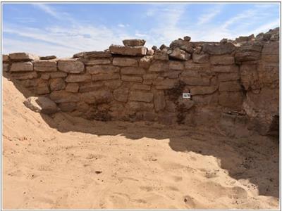 الكشف عن 6 مقابر لعصر الدولة القديمة بـ«قبة الهوا» بأسوان