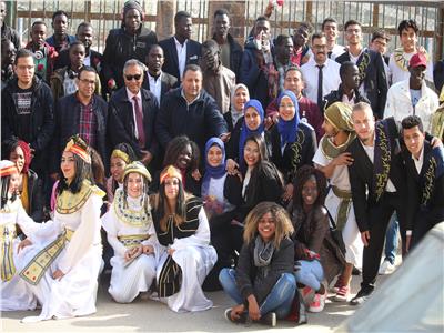 طلاب جامعة القاهرة يصلون جامعة المنصورة للمشاركة في ملتقى الوافدين