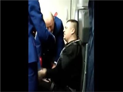 فيديو| هبوط اضطراري لطائرة روسية بسبب راكب مخمور