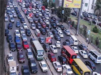 بالفيديو| كثافات مرورية عالية على كافة الطرق والمحاور الرئيسية بالقاهرة 