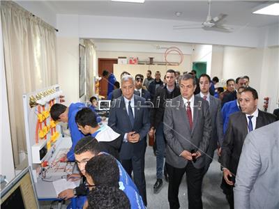 «عباس» و«سعفان» يتفقدان مدرسة «العربي» للتكنولوجيا التطبيقية