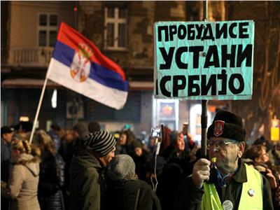 المعارضة في صربيا تقاطع البرلمان وتدعو لانتخابات مبكرة