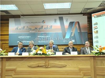 الخشت: مشروعات جامعة القاهرة تتماشى مع حاجات الدولة والتنمية المستدامة 
