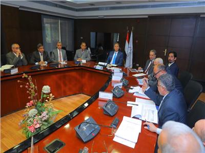 وزير النقل يُتابع تنفيذ طريق «القاهرة - أسيوط» الصحراوي الغربي