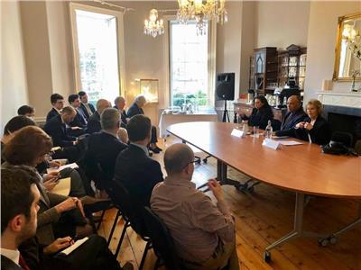 وزير الخارجية يعقد جلسة حوارية مع معهد الشئون الدولية والأوروبية بأيرلندا