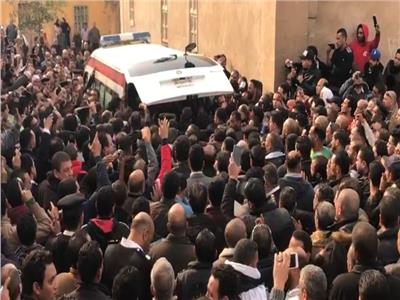 فيديو وصور| هتافات ضد الإرهاب وزغاريد بجنازة شهداء حادث الدرب الأحمر