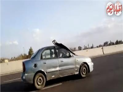 لقطة اليوم| فيديو مرعب لسائق يقود سيارته بـ«دون رؤية»