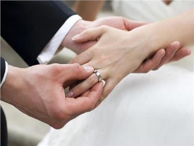 تعرف على سر ارتداء «خاتم الزواج» في اليد اليسرى