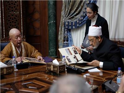الإمام الأكبر: الأزهر حريص على التواصل مع المؤسسات الدينية لتحقيق الأمن والسلام العالمي
