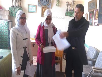 توزيع 250 جهاز تابلت على طلاب الشيخ زويد
